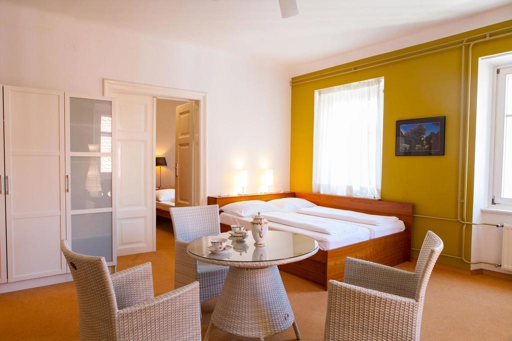 Julija&Robert'S Riverview Apartments And Rooms Любляна Екстериор снимка