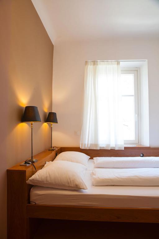 Julija&Robert'S Riverview Apartments And Rooms Любляна Екстериор снимка