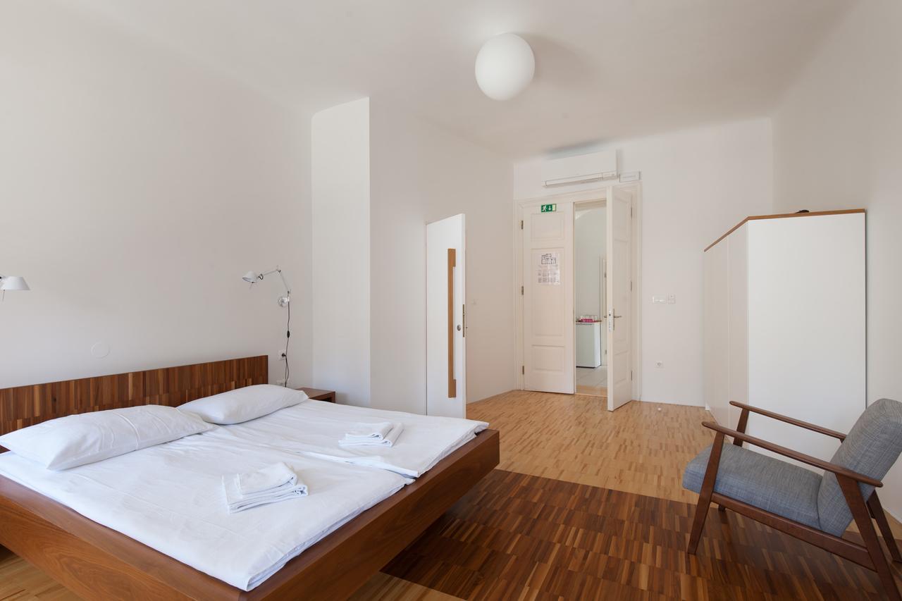 Julija&Robert'S Riverview Apartments And Rooms Любляна Екстериор снимка