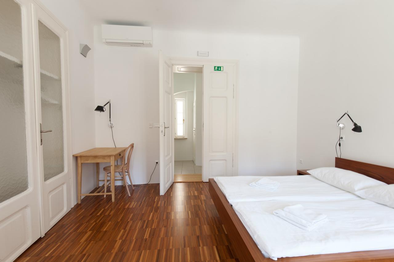 Julija&Robert'S Riverview Apartments And Rooms Любляна Екстериор снимка