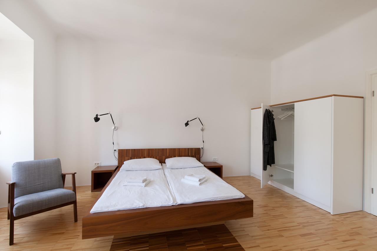 Julija&Robert'S Riverview Apartments And Rooms Любляна Екстериор снимка