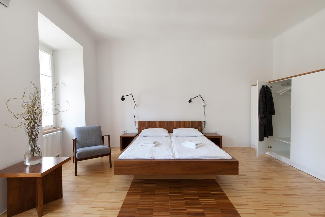 Julija&Robert'S Riverview Apartments And Rooms Любляна Екстериор снимка